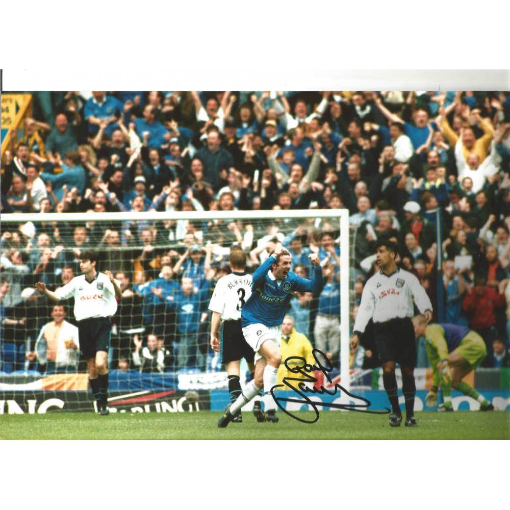 Gareth Farrelley Everton Signed 10 x 8 inch football photo. Gareth Farrelley Everton Signed 10 x 8 inch football photo.
