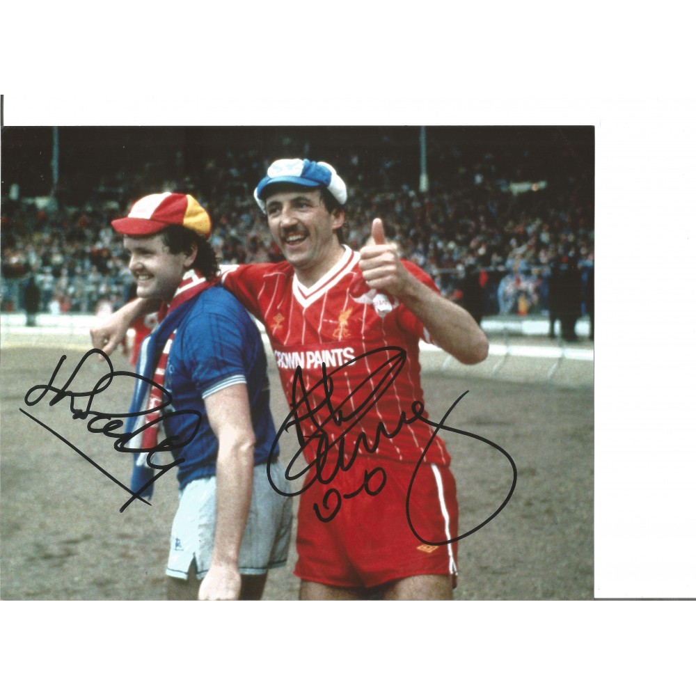 Matty Kennedy and John Bailey Everton Signed 10 x 8 inch football photo. Matty Kennedy and John Bailey Everton Signed 10 x 8 inch football photo.