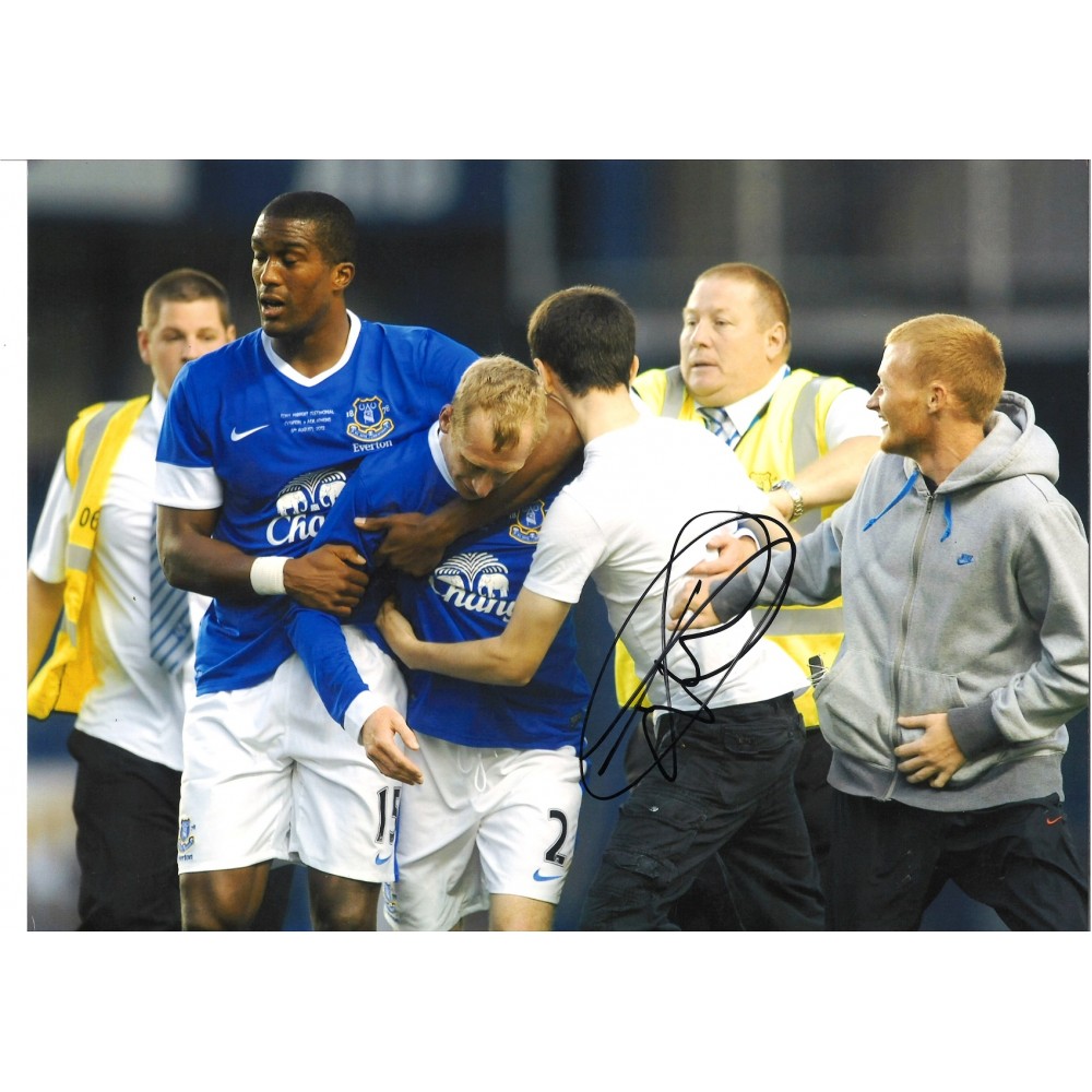 Tony Hibbert testimonial Everton Signed 16 x 12 inch football photo. Tony Hibbert testimonial Everton Signed 16 x 12 inch football photo.