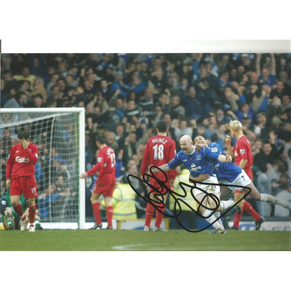 Lee Carsley Everton Signed 10 x 8 inch football photo. Lee Carsley Everton Signed 10 x 8 inch football photo.