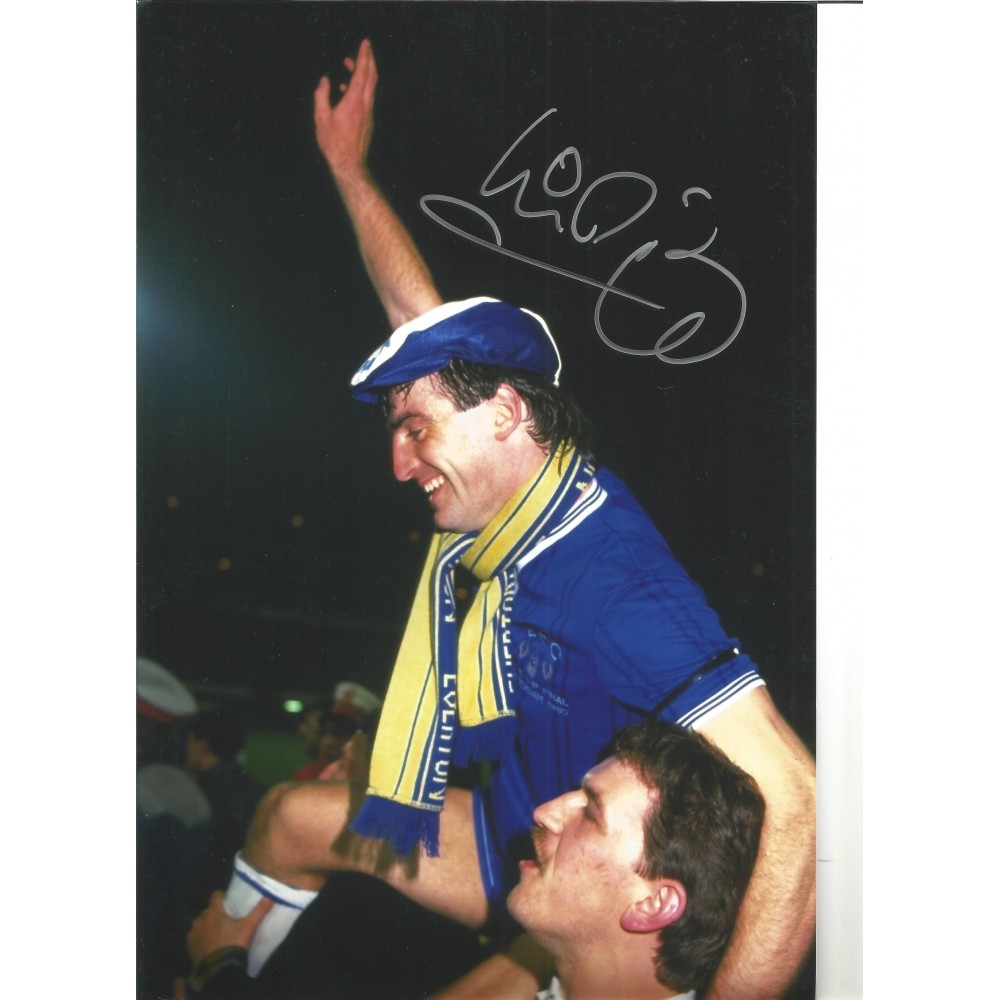 Kevin Ratcliffe Everton Signed 10 x 8 inch football photo. Kevin Ratcliffe Everton Signed 10 x 8 inch football photo.