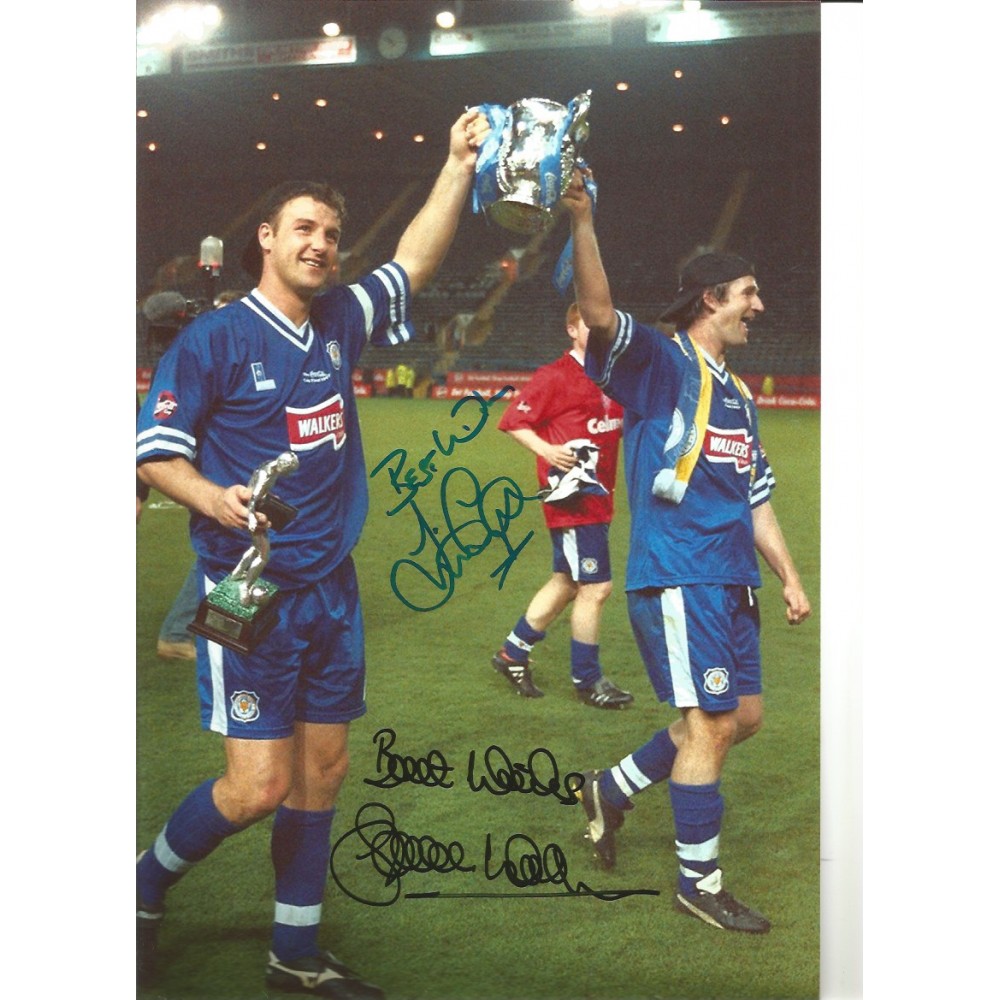 Steve Walsh and Simon Grayson Leicester City Signed 10 x 8 inch football photo. Steve Walsh and Simon Grayson Leicester City Signed 10 x 8 inch football photo.