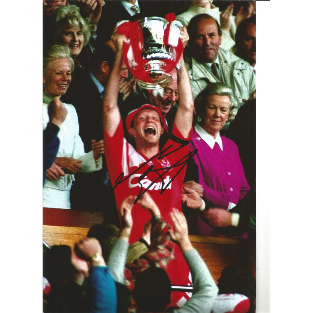 Mark Wright Liverpool Signed 10 x 8 inch football photo. Mark Wright Liverpool Signed 10 x 8 inch football photo.