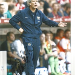 Manuel Pellegrini Manchester City Signed 10 x 8 inch football photo. Manuel Pellegrini Manchester City Signed 10 x 8 inch football photo.