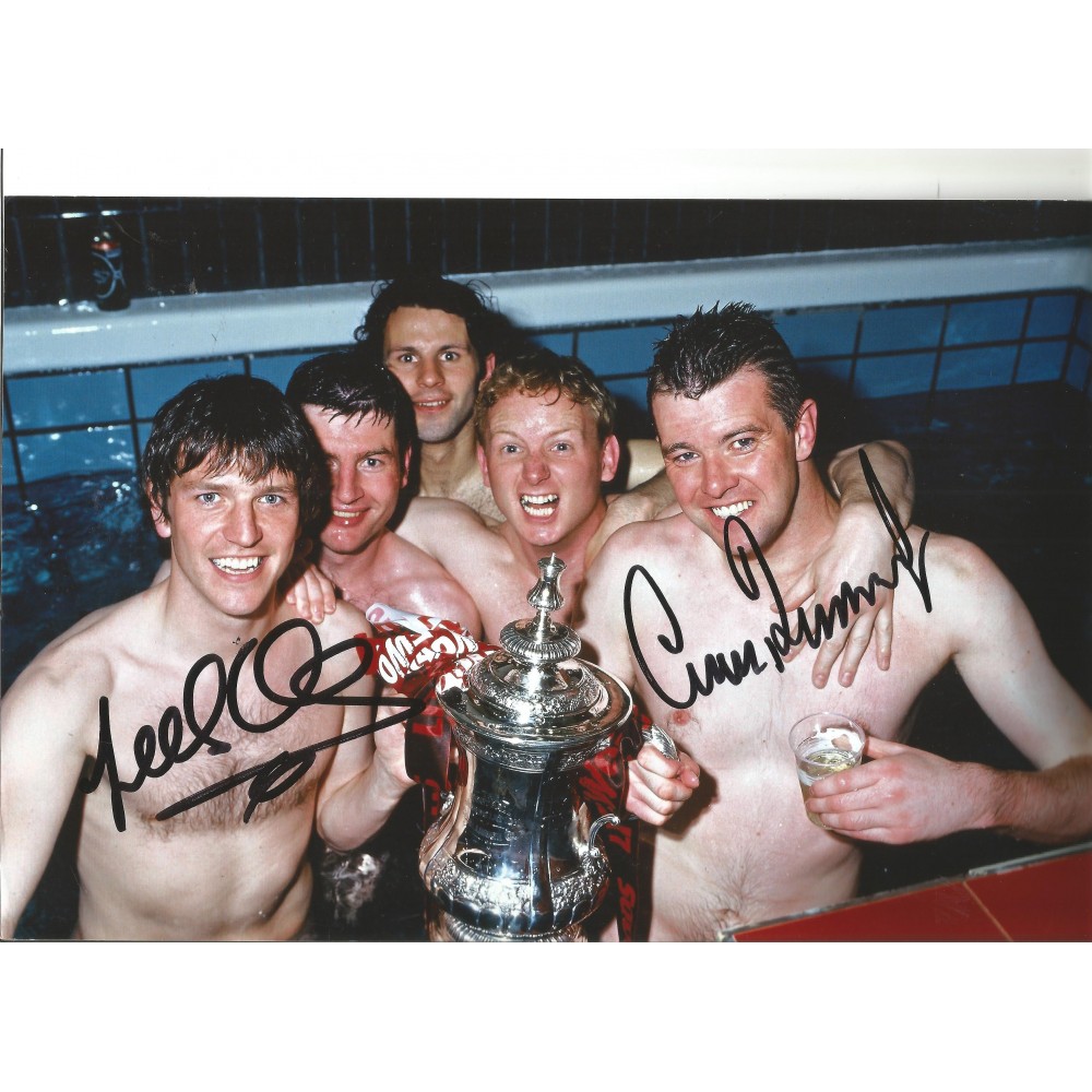 Gary Pallister and Lee Sharpe Man United Signed 10 x 8 inch football photo. Gary Pallister and Lee Sharpe Man United Signed 10 x 8 inch football photo.