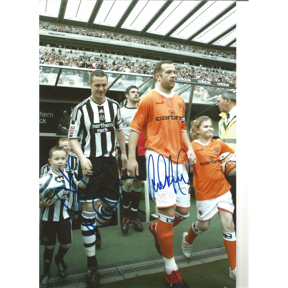 Kevin Nolan and Charlie Adam Newcastle Signed 10 x 8 inch football photo. Kevin Nolan and Charlie Adam Newcastle Signed 10 x 8 inch football photo.