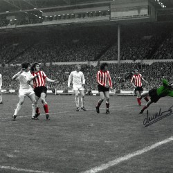 Jim Montgomery FA Final Sunderland Signed 16 x 12 inch football photo. Jim Montgomery FA Final Sunderland Signed 16 x 12 inch football photo.