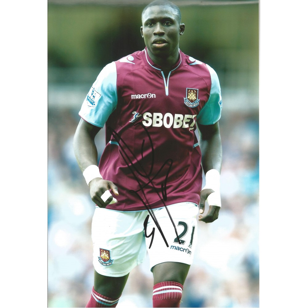 Mohamed Diame West Ham Signed 10 x 8 inch football photo. Mohamed Diame West Ham Signed 10 x 8 inch football photo.