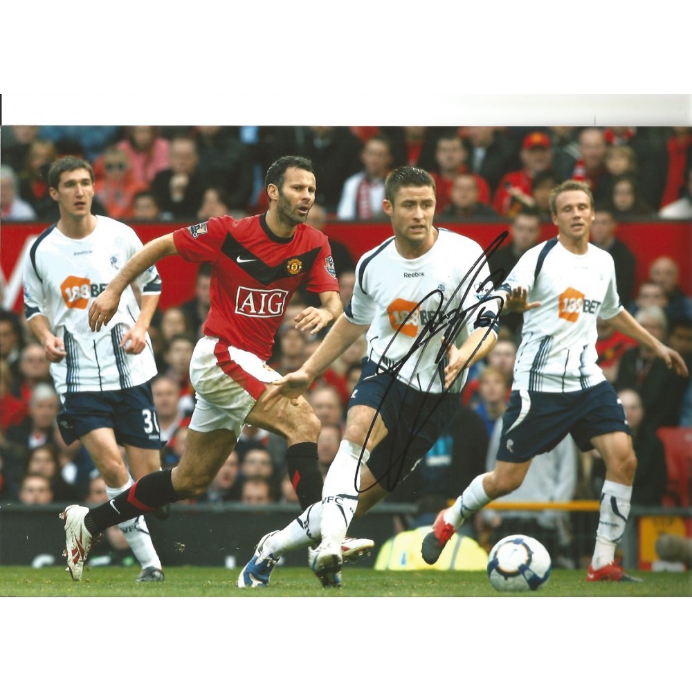 Lee-Chung Yong Bolton Signed 10 x 8 inch football photo. Lee-Chung Yong Bolton Signed 10 x 8 inch football photo.