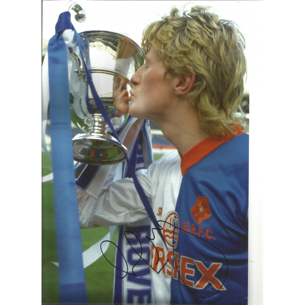 Colin Hendry Blackburn Signed 10 x 8 inch football photo. Colin Hendry Blackburn Signed 10 x 8 inch football photo.