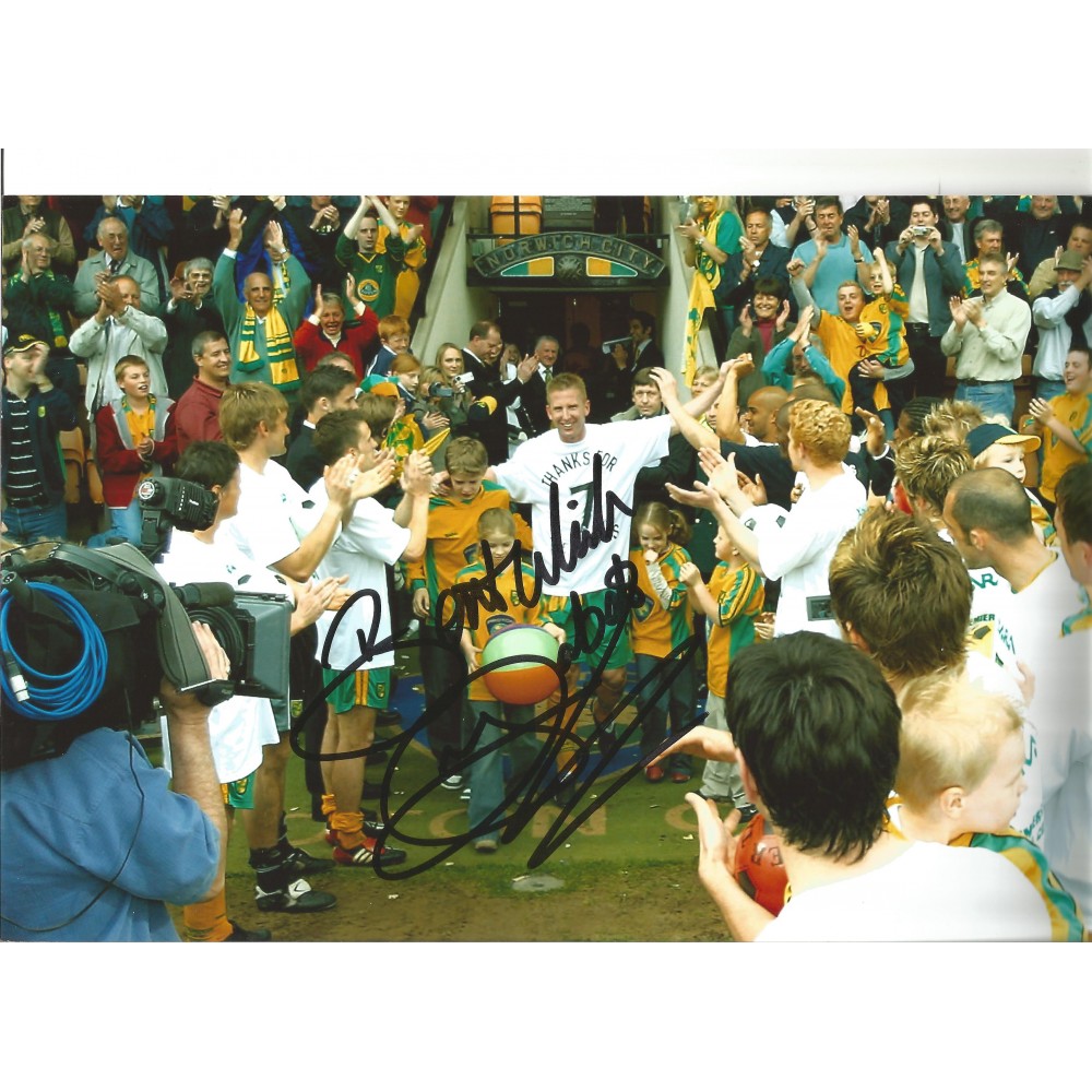 Iwan Roberts Norwich City Signed 10 x 8 inch football photo. Iwan Roberts Norwich City Signed 10 x 8 inch football photo.