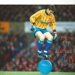 Mark Crossley Notts Forest Signed 10 x 8 inch football photo. Mark Crossley Notts Forest Signed 10 x 8 inch football photo.