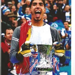 Louis Robles Wigan Signed 10 x 8 inch football photo. Louis Robles Wigan Signed 10 x 8 inch football photo.