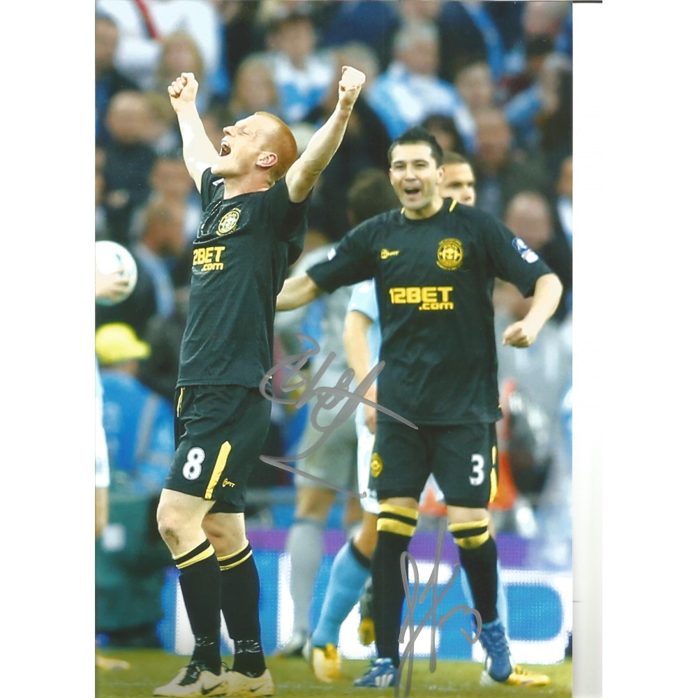 Antol?n Alcaraz and Ben Watson Wigan Signed 10 x 8 inch football photo. Antol?n Alcaraz and Ben Watson Wigan Signed 10 x 8 inch football photo.