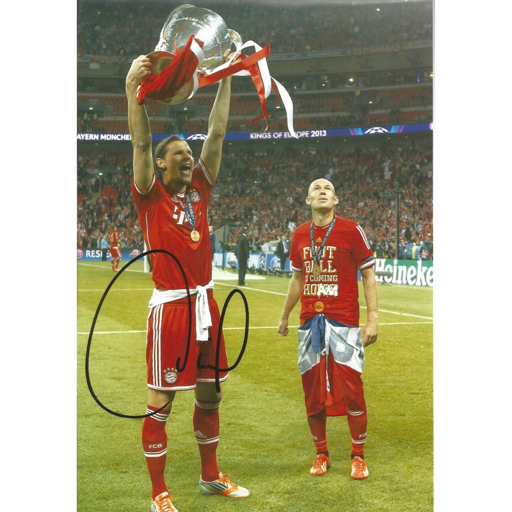 Daniel Van Buyton Bayern Signed 10 x 8 inch football photo. Daniel Van Buyton Bayern Signed 10 x 8 inch football photo.