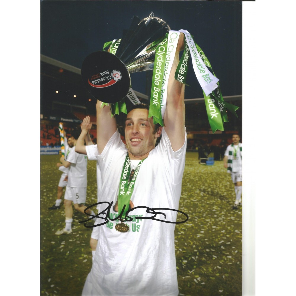 Scott Mcdonald Celtic Signed 10 x 8 inch football photo. Scott Mcdonald Celtic Signed 10 x 8 inch football photo.