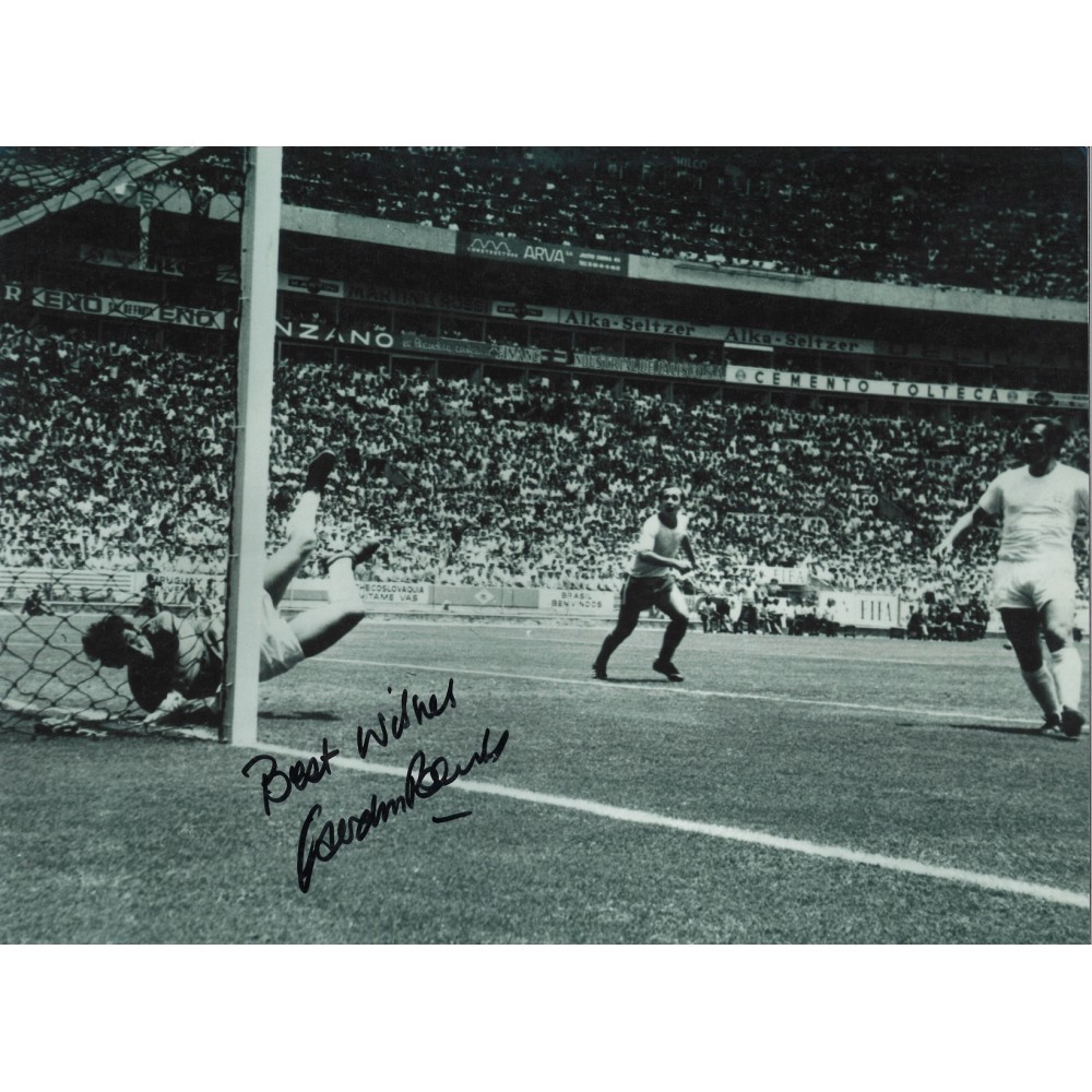 Gordon Banks Famous save England Signed 10 x 8 inch football photo. Gordon Banks Famous save England Signed 10 x 8 inch football photo.