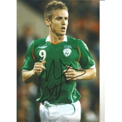 Kevin Doyle Ireland Signed 10 x 8 inch football photo.