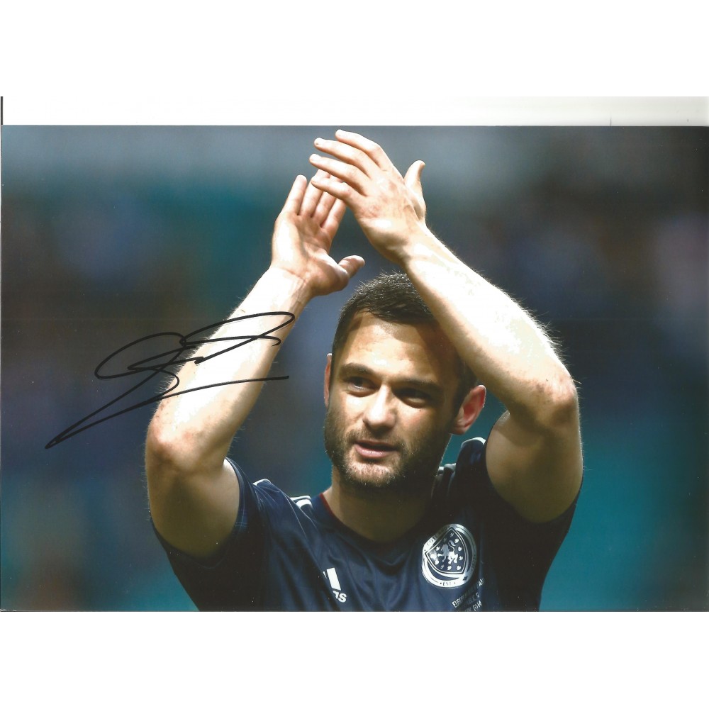 Shaun Maloney Scotland Signed 10 x 8 inch football photo. Shaun Maloney Scotland Signed 10 x 8 inch football photo.