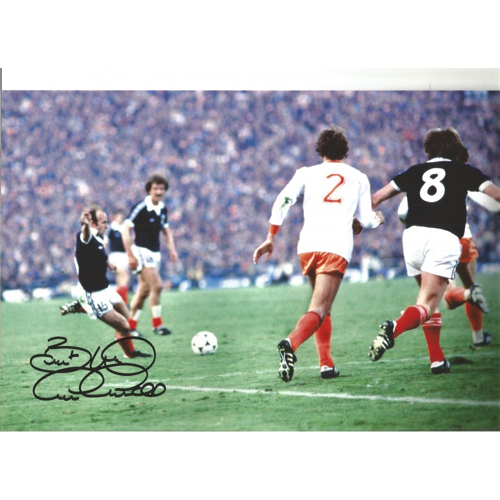 Archie Gemmill Scotland Signed 10 x 8 inch football photo. Archie Gemmill Scotland Signed 10 x 8 inch football photo.