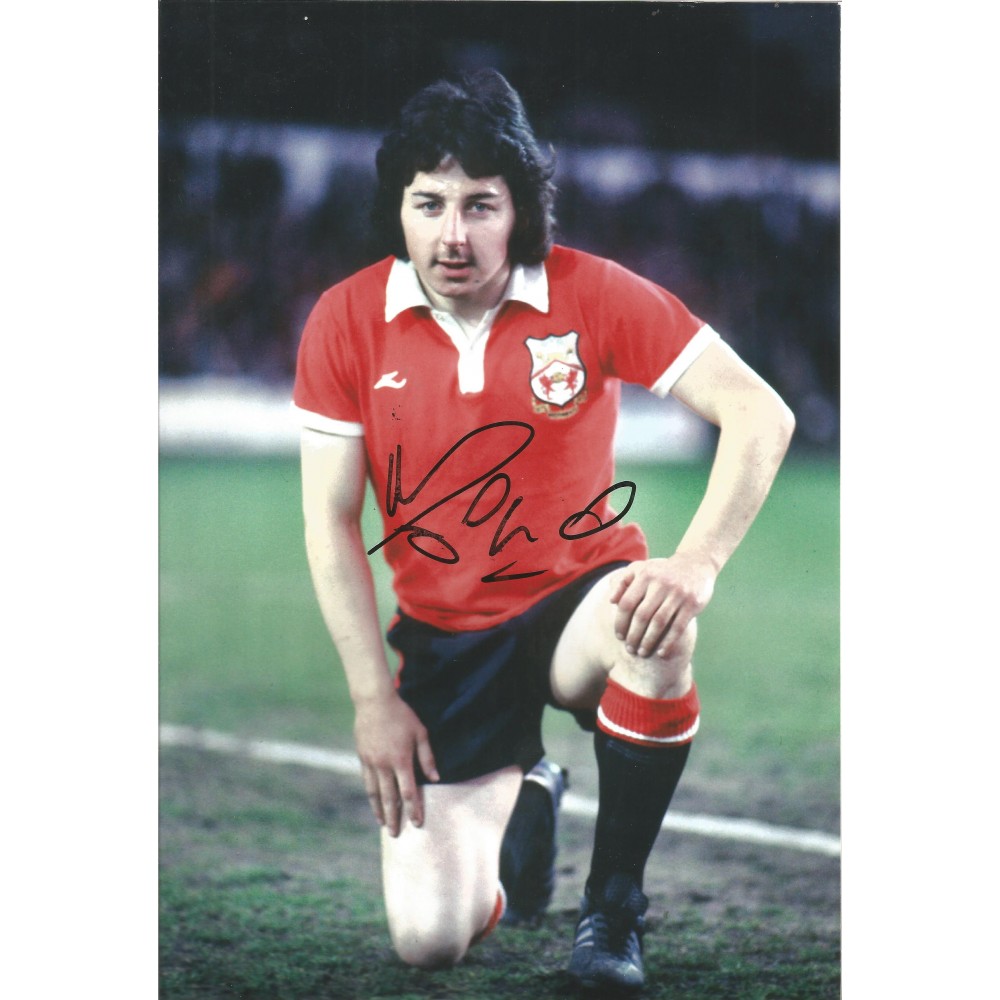 Mickey Thomas Wales Signed 10 x 8 inch football photo. Mickey Thomas Wales Signed 10 x 8 inch football photo.