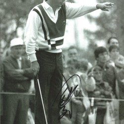 Curtis Strange Signed 12 x 8 inch Golf Photo. Curtis Strange Signed 12 x 8 inch Golf Photo.