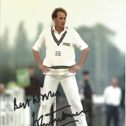 John Emburey Signed 10 x 8 inch cricket photo. John Emburey Signed 10 x 8 inch cricket photo.