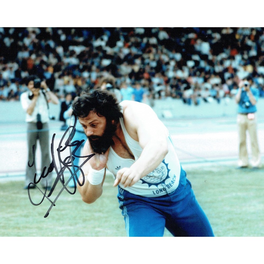 Geoff Capes 10x8 Inch Signed Colour Photo Pictured In Shot Putt Action. Geoff Capes 10x8 Inch Signed Colour Photo Pictured In Shot Putt Action.