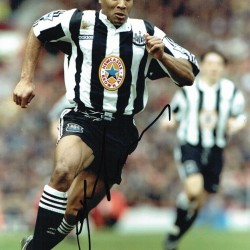Les Ferdinand Signed Newcastle United 12 x 8 Inch Football Photograph Les Ferdinand Signed Newcastle United 12 x 8 Inch Football Photograph