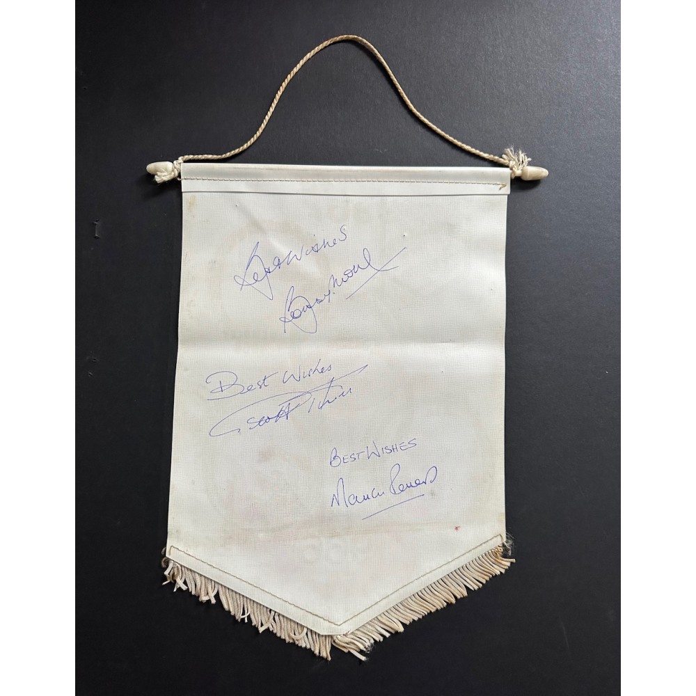West Ham Signed 1966 World Cup Coffer Pennant:Signed By Bobby Moore Geoff Hurst & Martin Peters West Ham Signed 1966 World Cup Coffer Pennant:Signed By Bobby Moore Geoff Hurst & Martin Peters