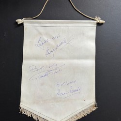 West Ham Signed 1966 World Cup Coffer Pennant:Signed By Bobby Moore Geoff Hurst & Martin Peters West Ham Signed 1966 World Cup Coffer Pennant:Signed By Bobby Moore Geoff Hurst & Martin Peters