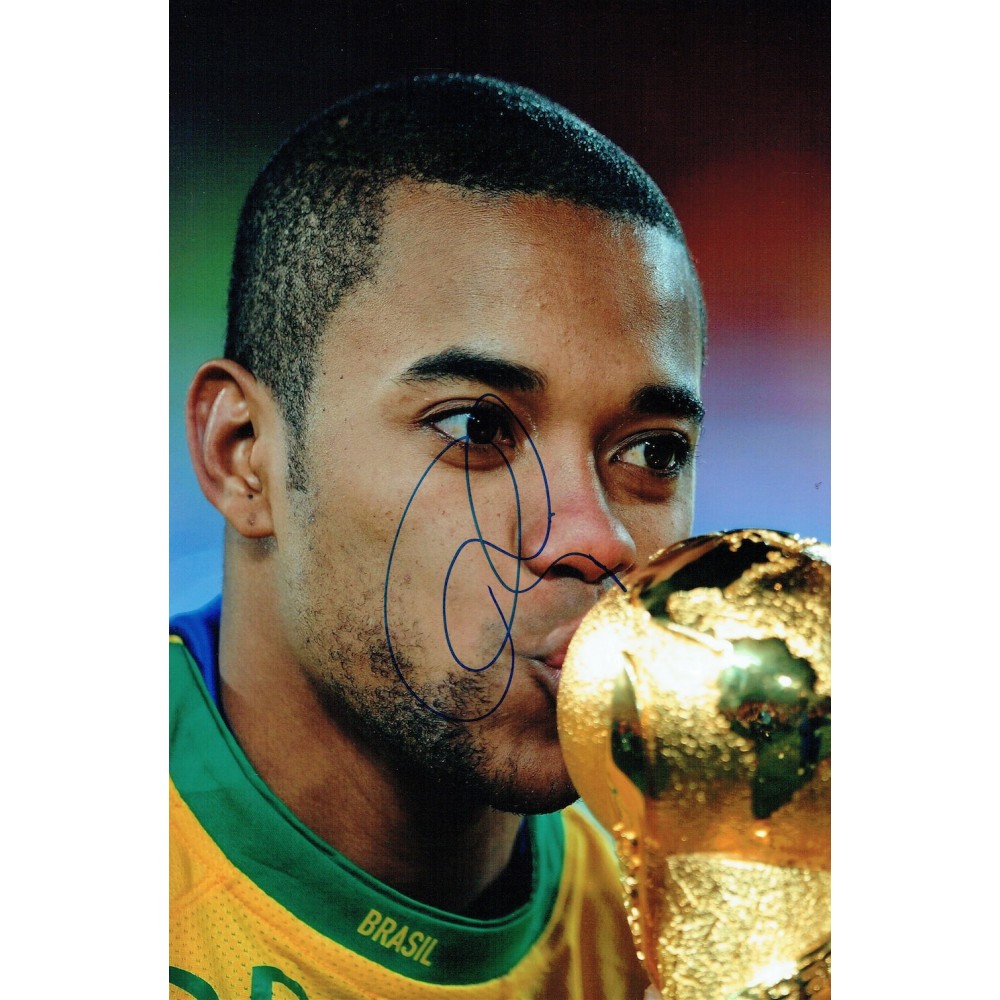 Robinho Signed 8x12 Brazil World Cup Football Photograph Robinho Signed 8x12 Brazil World Cup Football Photograph