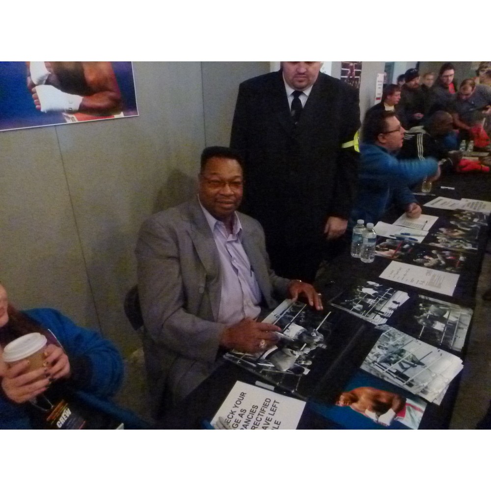Larry Holmes Signed 12x16 Fighting Muhammad Ali Boxing Photograph Larry Holmes Signed 12x16 Fighting Muhammad Ali Boxing Photograph