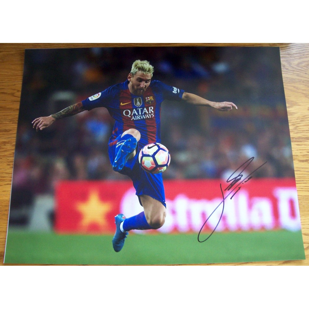 Football Lionel Messi Signed 16x20 Barcelona Photograph Football Lionel Messi Signed 16x20 Barcelona Photograph