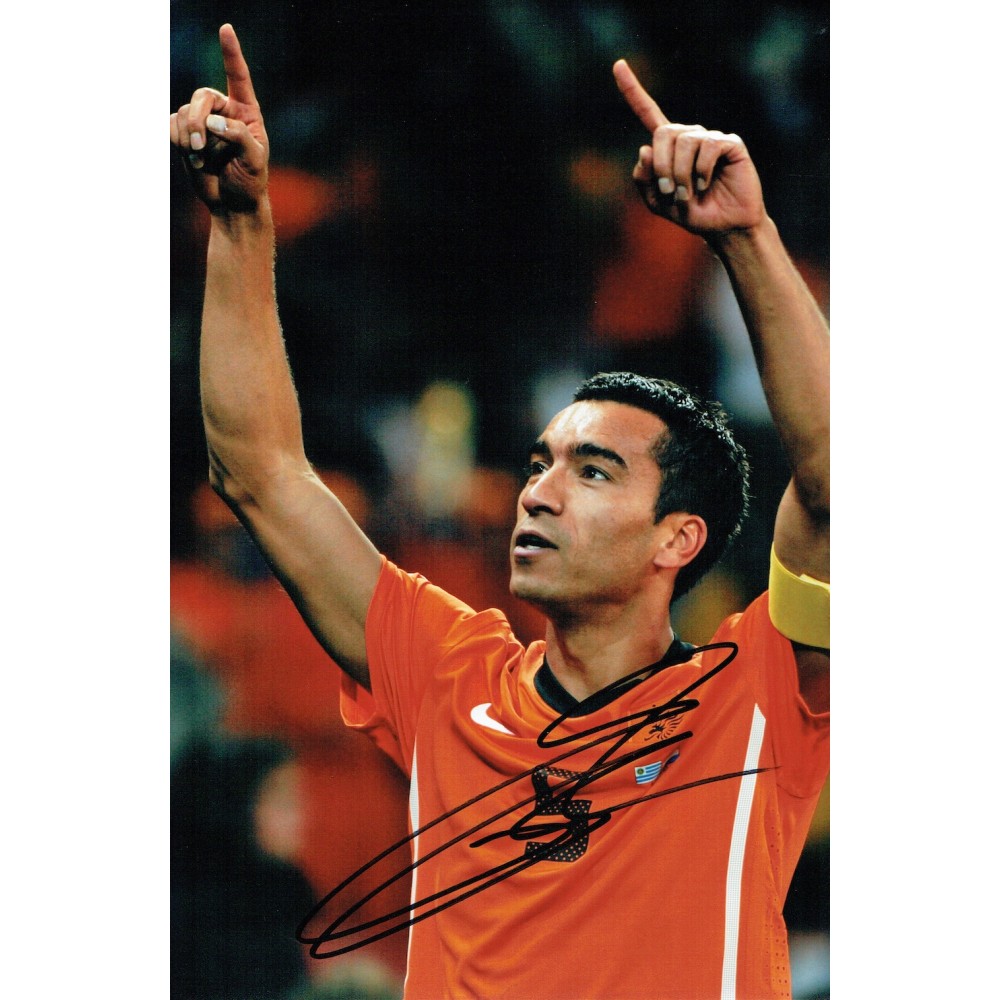 Giovanni Van Bronckhorst Holland Signed 12 x 8 inch football photo. Giovanni Van Bronckhorst Holland Signed 12 x 8 inch football photo.