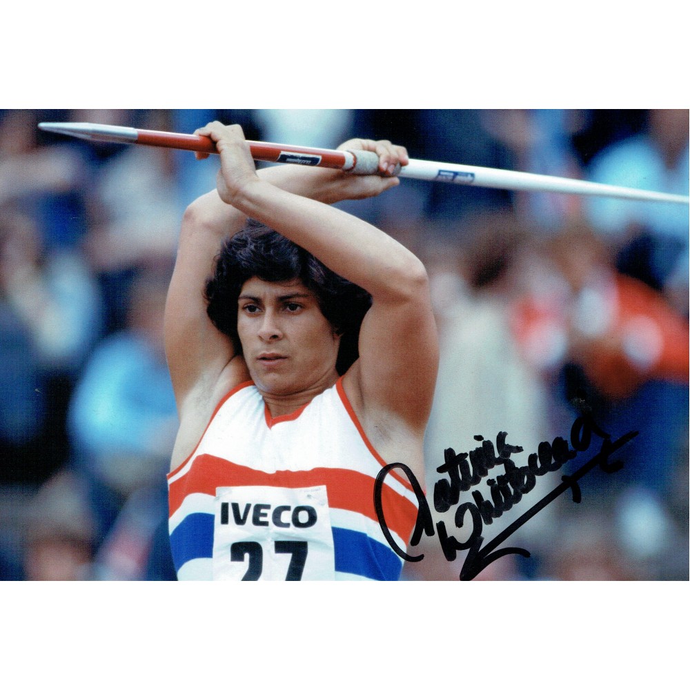 Athletics Fatima Whitbread 12x8 Signed Photograph Pictured Throwing The Javelin. Athletics Fatima Whitbread 12x8 Signed Photograph Pictured Throwing The Javelin.
