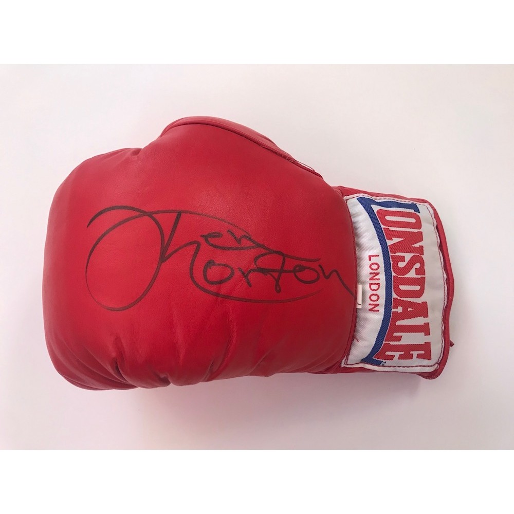 Ken Norton (1943 - 2013) Signed 9oz Lonsdale Boxing Glove Signed on the 24/10/2000 Comes With Photo Proof of Ken at Signing Session. Ken Norton (1943 - 2013) Signed 9oz Lonsdale Boxing Glove Signed on the 24/10/2000 Comes With Photo Proof of Ken at Signing Session.