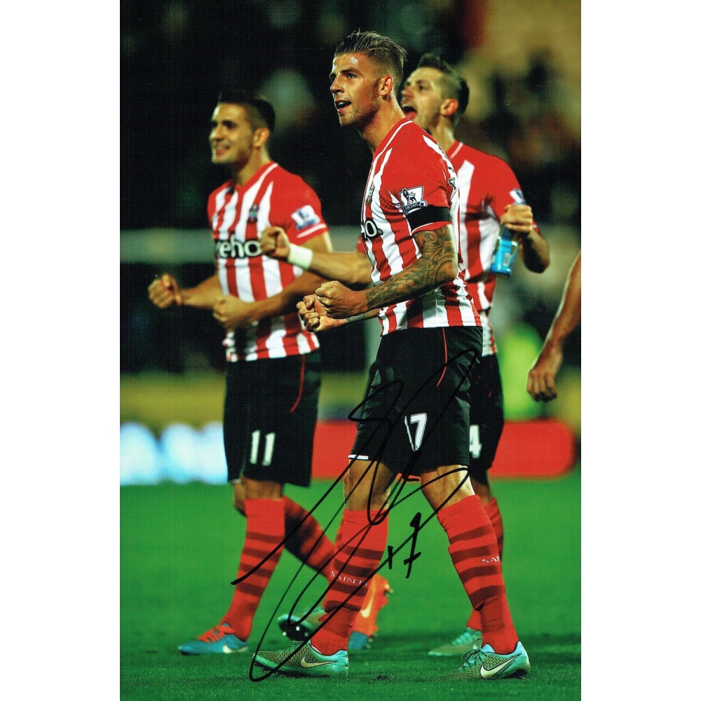 Toby Alderweireld Signed Southampton 12 x 8 inch Football Photograph. Toby Alderweireld Signed Southampton 12 x 8 inch Football Photograph.