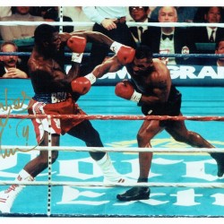 Boxing Frank Bruno Autograph Signed In Gold Pen 8x10 Photograph In Action Against Mike Tyson Boxing Frank Bruno Autograph Signed In Gold Pen 8x10 Photograph In Action Against Mike Tyson
