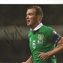 Glenn Whelan Ireland 12 x 10 Inch Hand Signed Authentic Football Photo Glenn Whelan Ireland 12 x 10 Inch Hand Signed Authentic Football Photo