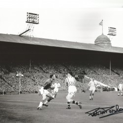 Peter Mcparland Aston Villa Signed 10 x 8 inch football photo. Peter Mcparland Aston Villa Signed 10 x 8 inch football photo.