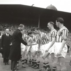 Peter Mcparland Aston Villa Signed 10 x 8 inch football photo. Peter Mcparland Aston Villa Signed 10 x 8 inch football photo.