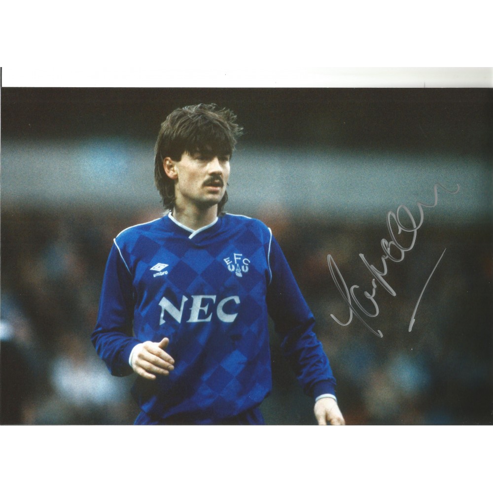 Ian Snodin Everton Signed 10 x 8 inch football photo.