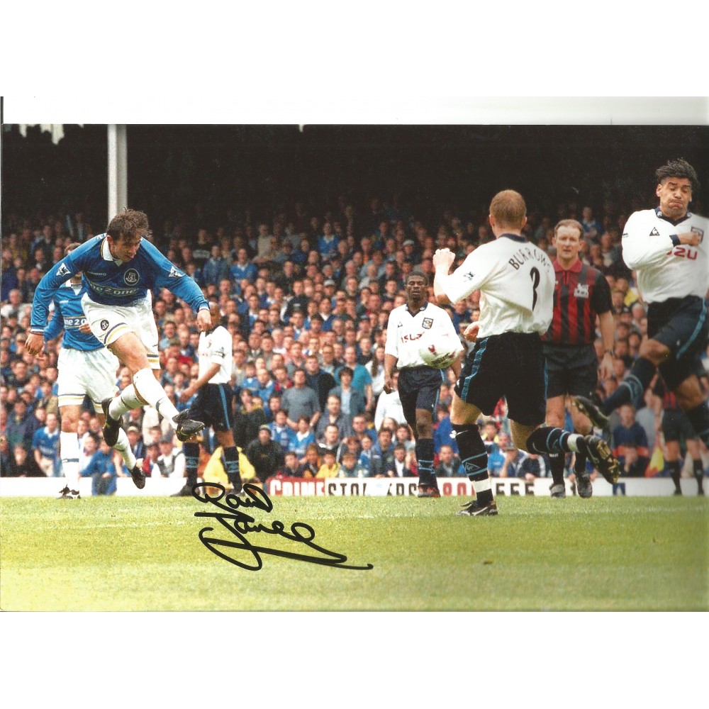 Gareth Farrelley Everton Signed 10 x 8 inch football photo. Gareth Farrelley Everton Signed 10 x 8 inch football photo.