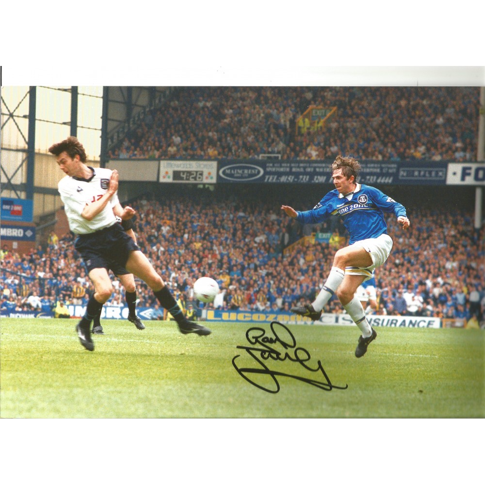 Gareth Farrelley Everton Signed 10 x 8 inch football photo. Gareth Farrelley Everton Signed 10 x 8 inch football photo.