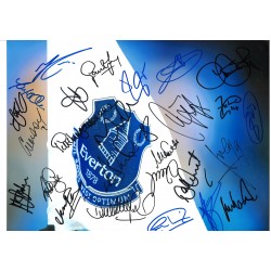Everton Signed 16 x 12 inch football photo.