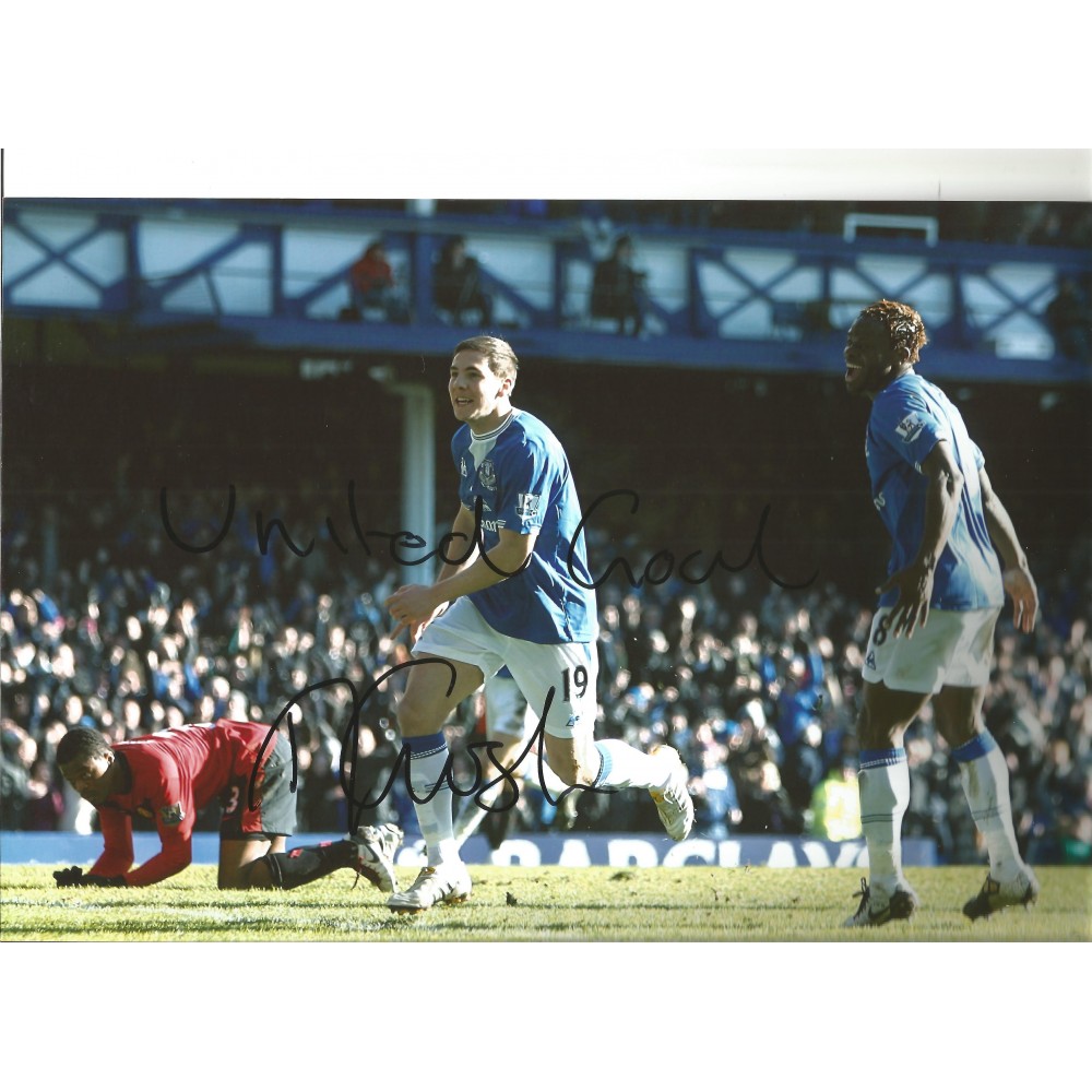 Dan Gosling Everton Signed 10 x 8 inch football photo. Dan Gosling Everton Signed 10 x 8 inch football photo.