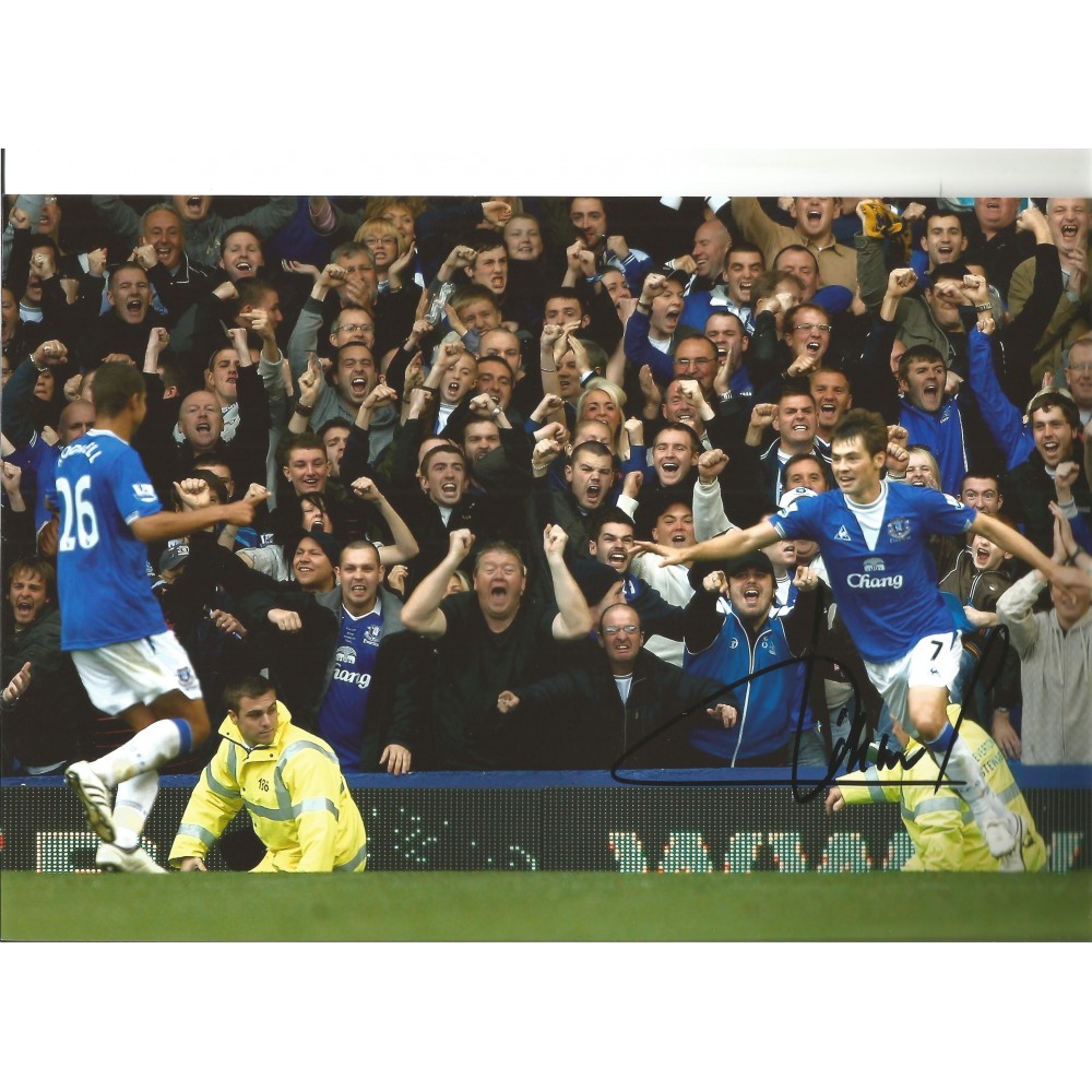 Diniyar Bilyaletdinov Everton Signed 12 x 8 inch football photo. Diniyar Bilyaletdinov Everton Signed 12 x 8 inch football photo.