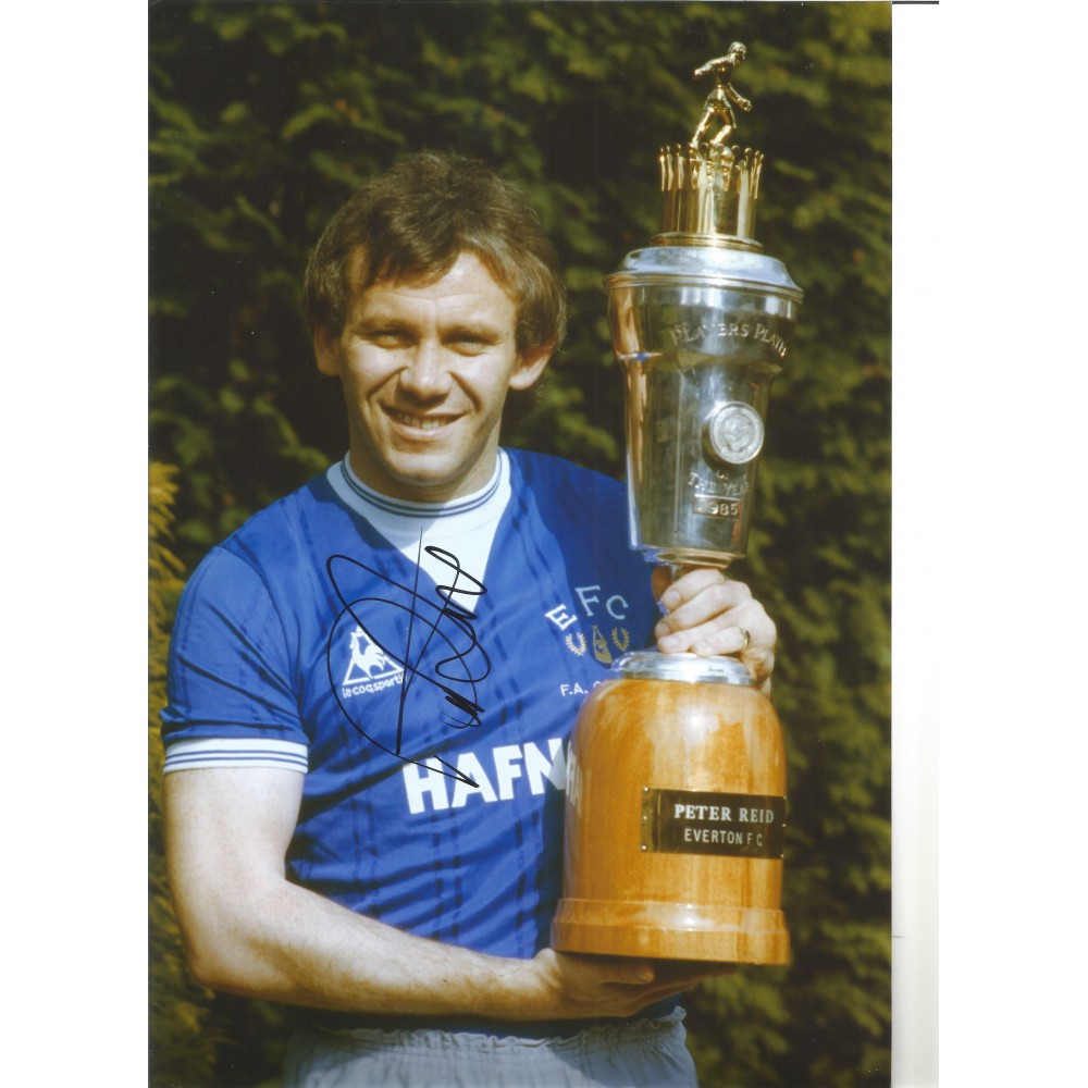 Peter Reid Everton Signed 12 x 8 inch football photo. Peter Reid Everton Signed 12 x 8 inch football photo.
