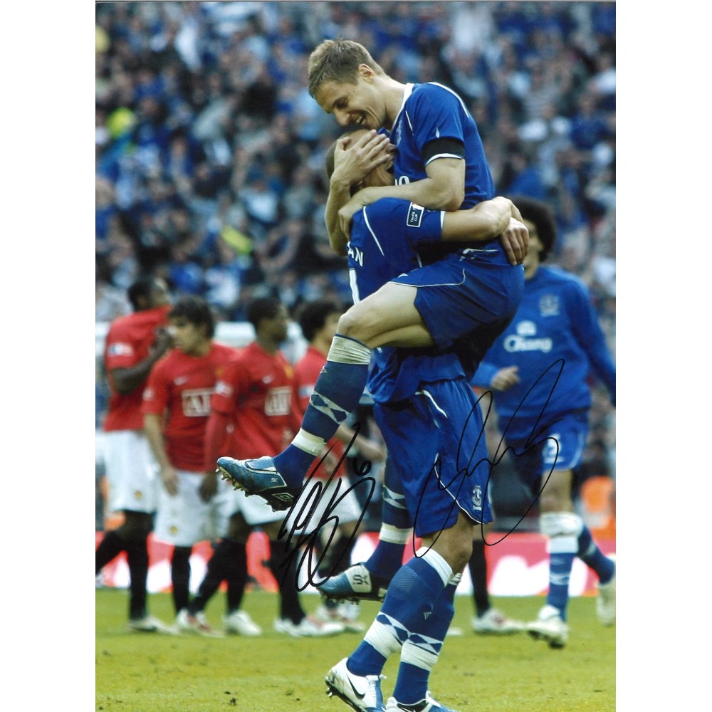 Phil Jagielka and James Vaughan Everton Signed 16 x 12 inch football photo. Phil Jagielka and James Vaughan Everton Signed 16 x 12 inch football photo.
